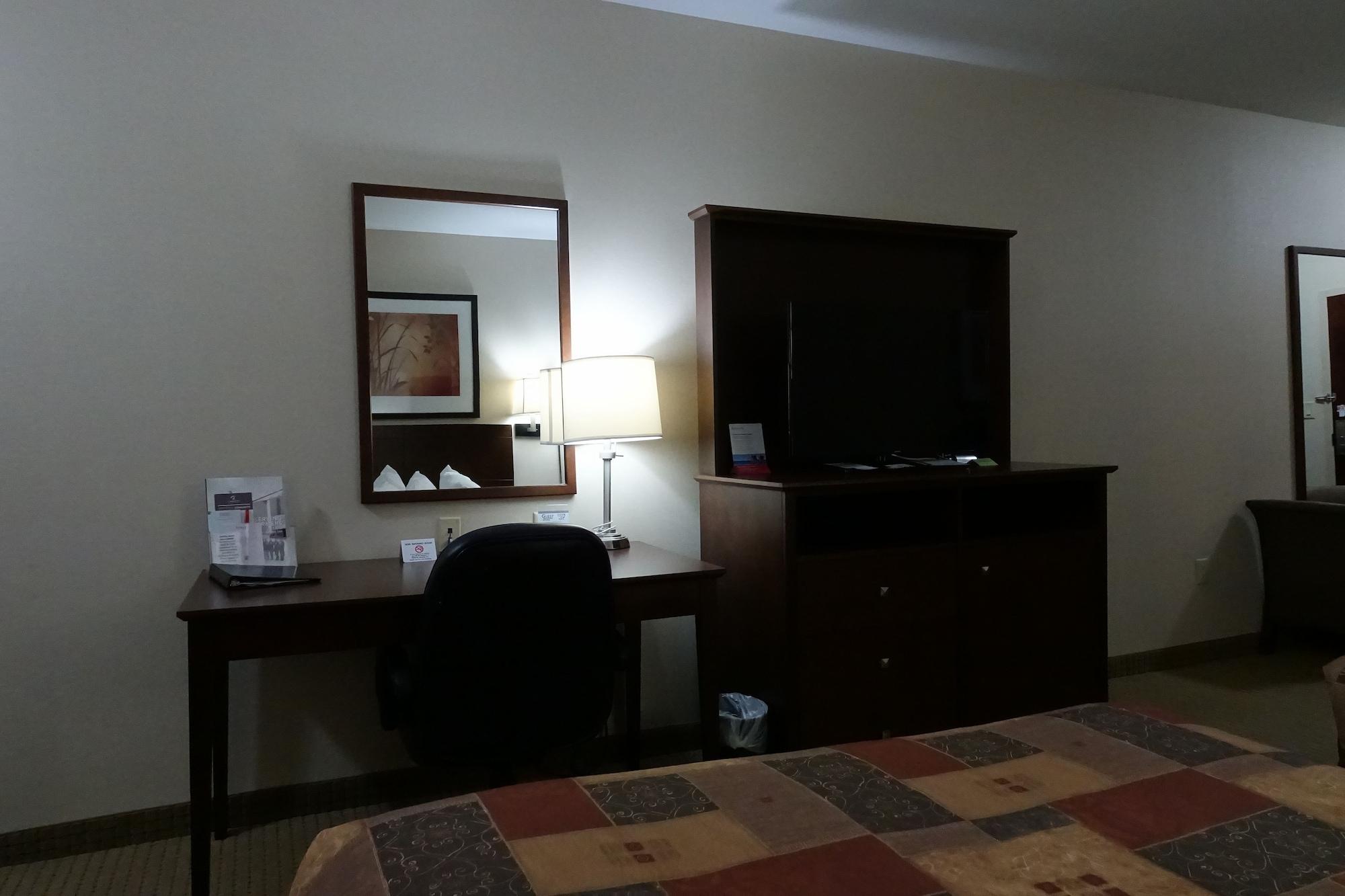Готель Ramada By Wyndham Weyburn Екстер'єр фото