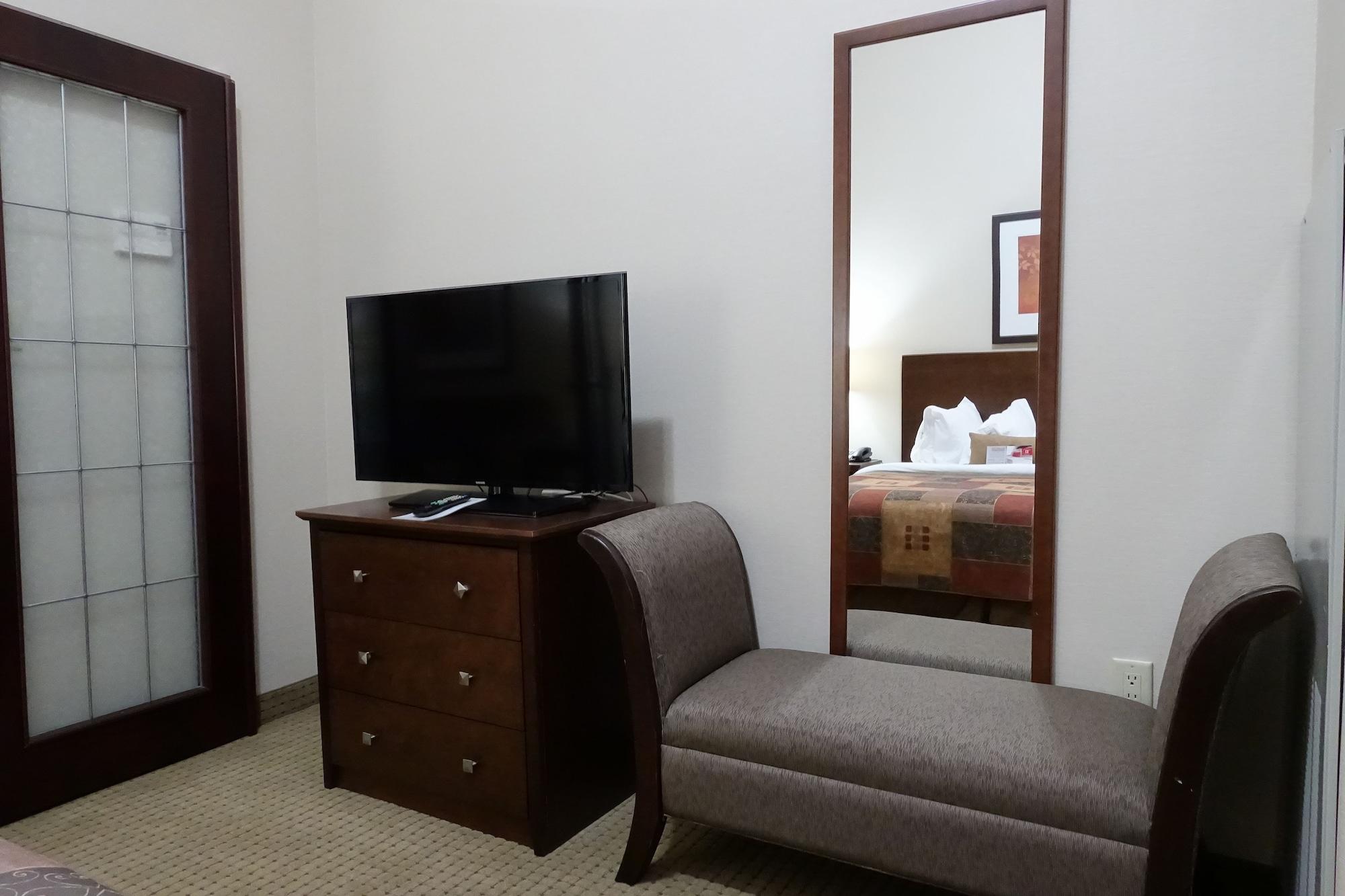 Готель Ramada By Wyndham Weyburn Екстер'єр фото