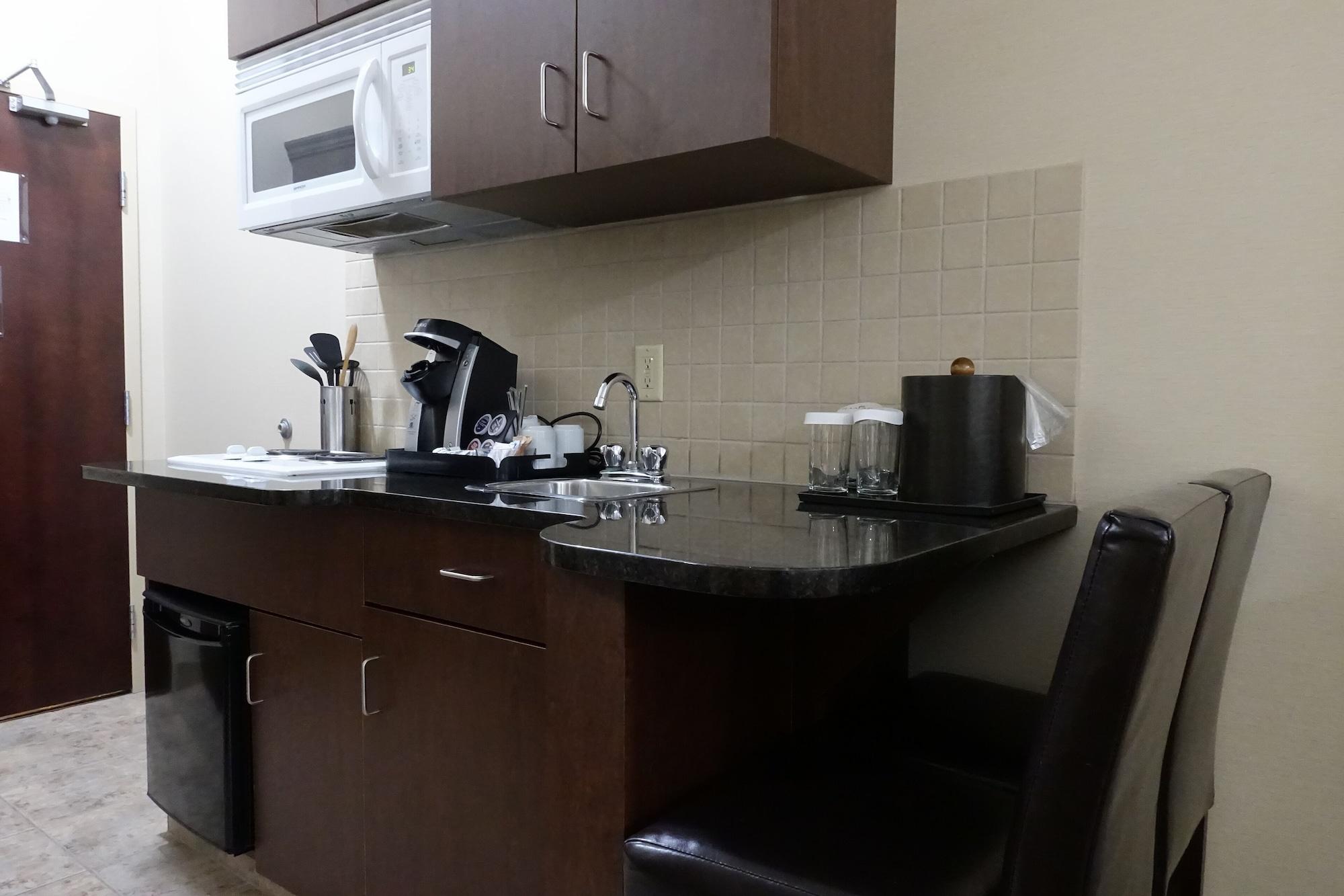 Готель Ramada By Wyndham Weyburn Екстер'єр фото