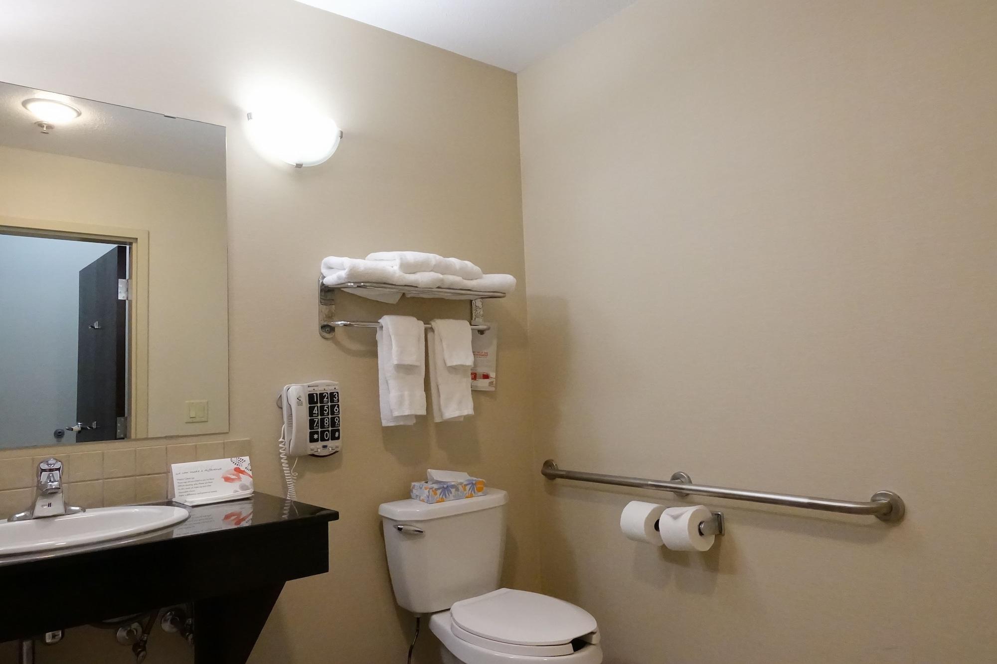Готель Ramada By Wyndham Weyburn Екстер'єр фото