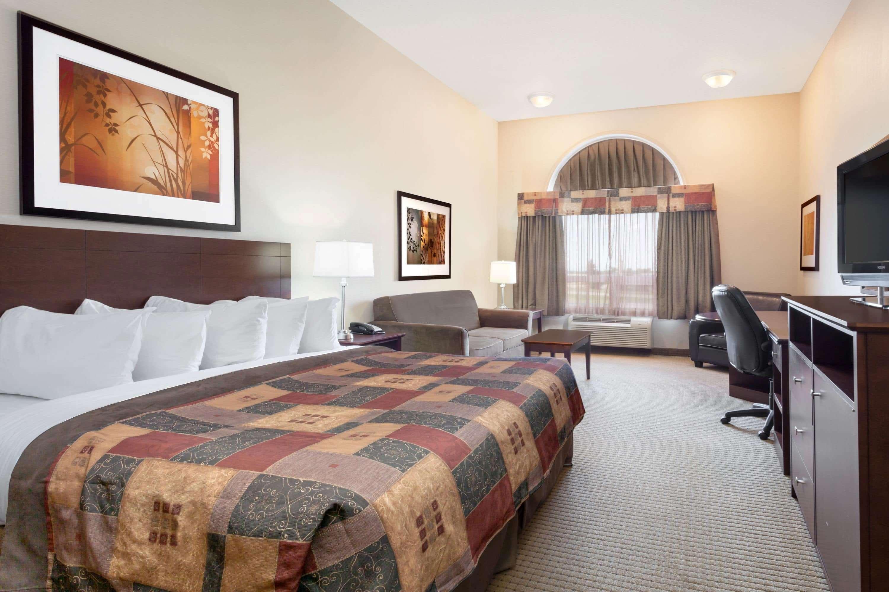 Готель Ramada By Wyndham Weyburn Екстер'єр фото