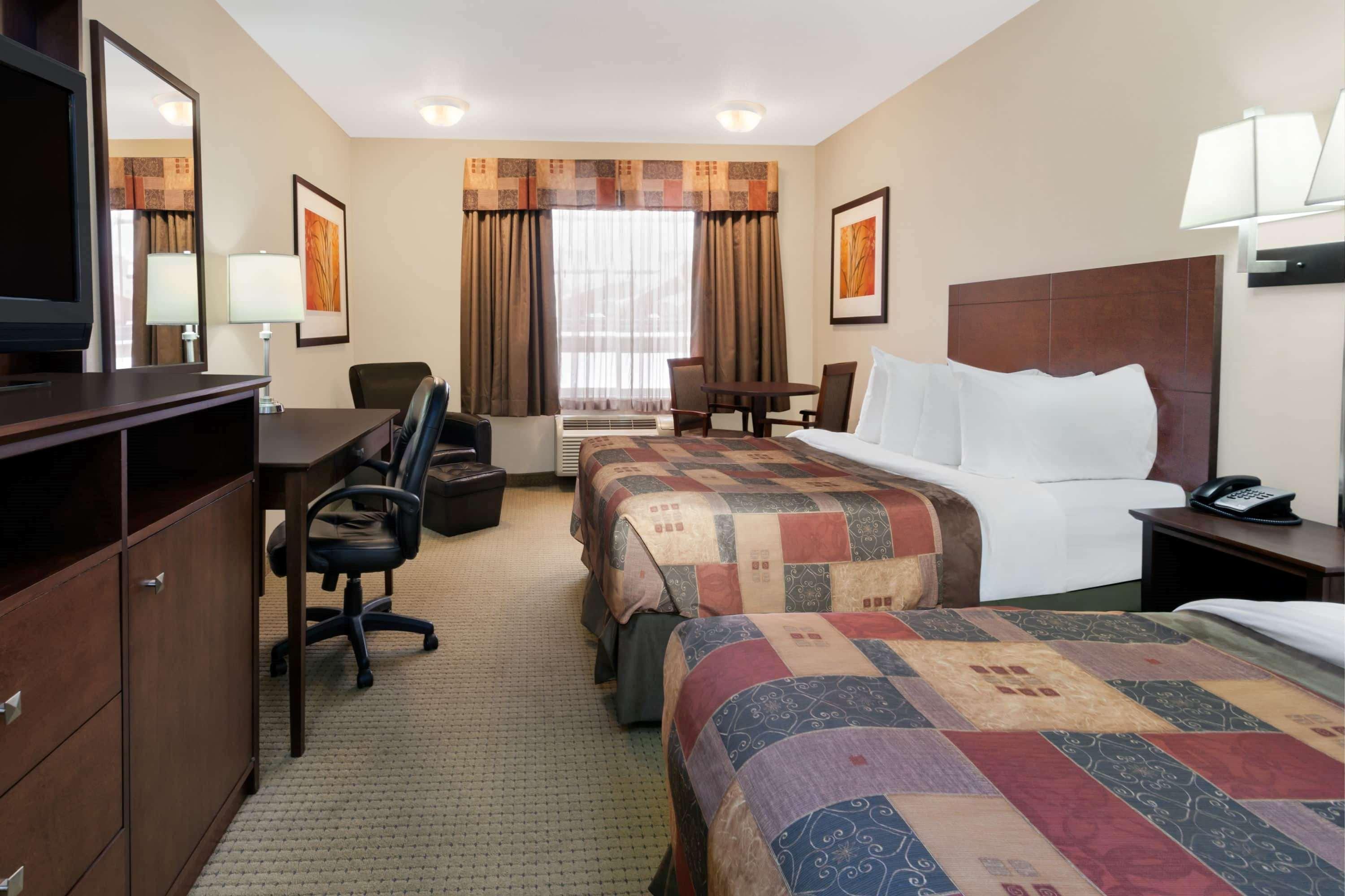 Готель Ramada By Wyndham Weyburn Екстер'єр фото