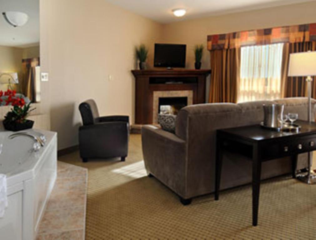 Готель Ramada By Wyndham Weyburn Номер фото