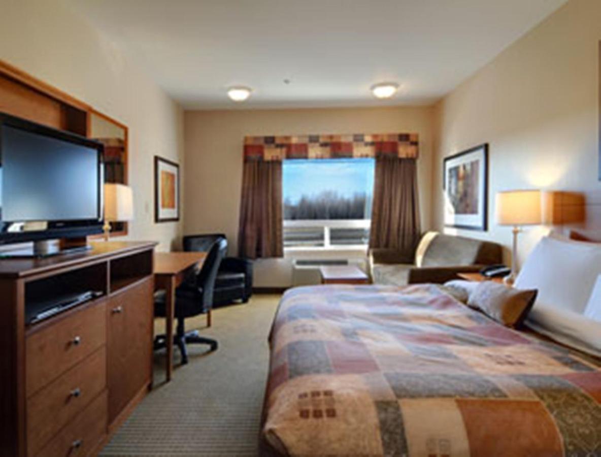 Готель Ramada By Wyndham Weyburn Номер фото